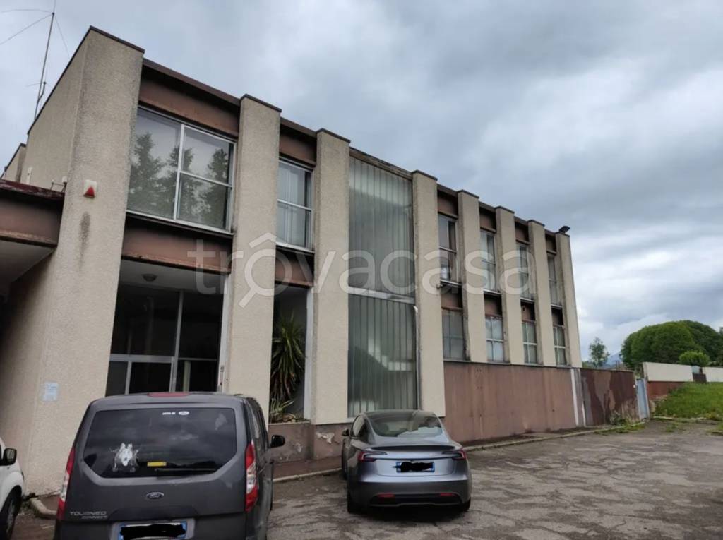 locale commerciale in vendita a Bisuschio