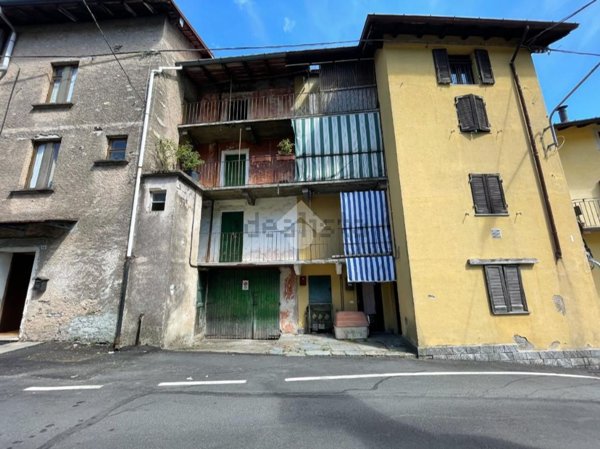 appartamento in vendita a Bisuschio in zona Pogliana