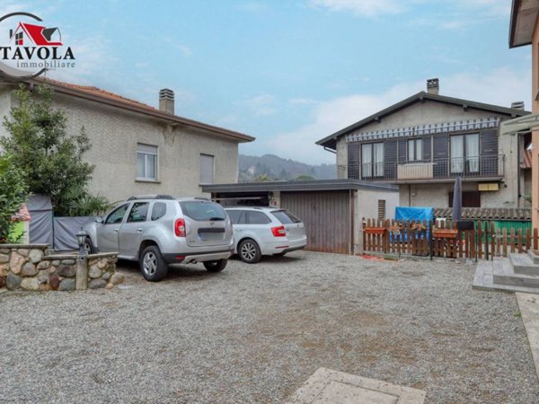 appartamento in vendita a Bisuschio in zona Piamo