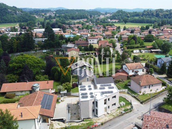 casa indipendente in vendita a Bisuschio in zona Piamo