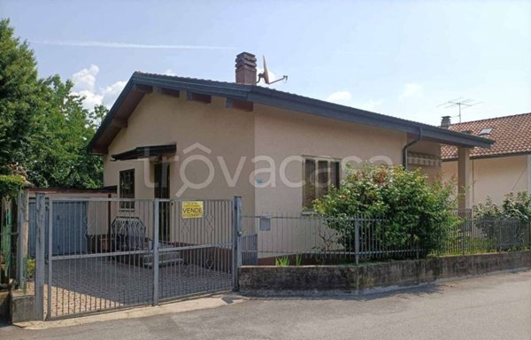 casa indipendente in vendita a Bisuschio in zona Piamo