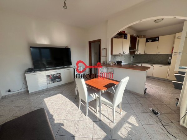 appartamento in vendita a Bisuschio in zona Piamo