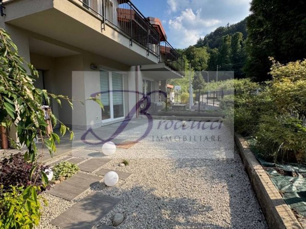 casa indipendente in vendita a Bisuschio in zona Piamo