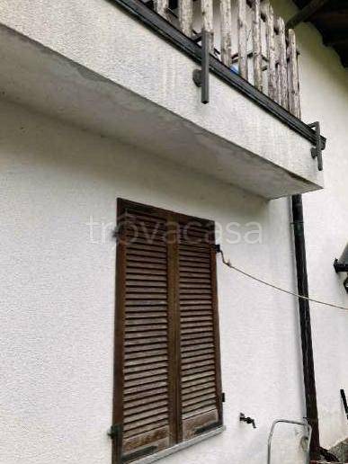 casa indipendente in vendita a Bisuschio in zona Piamo