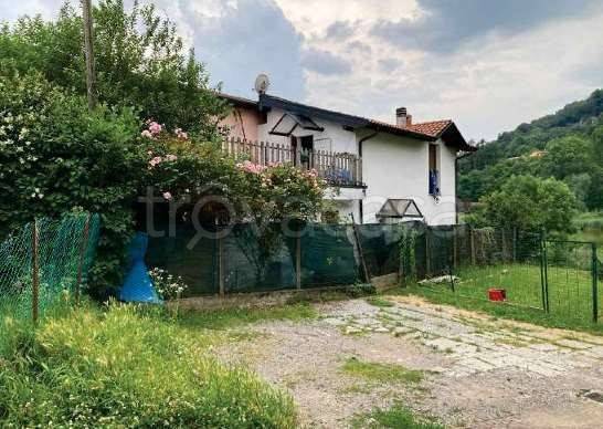 appartamento in vendita a Bisuschio in zona Piamo
