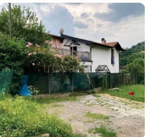 casa indipendente in vendita a Bisuschio