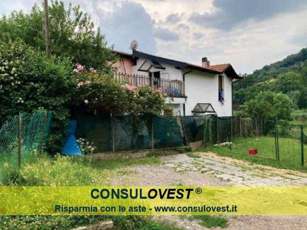 casa indipendente in vendita a Bisuschio in zona Piamo