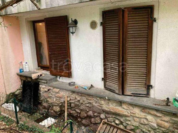casa indipendente in vendita a Bisuschio in zona Piamo