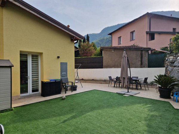 casa indipendente in vendita a Bisuschio in zona Piamo