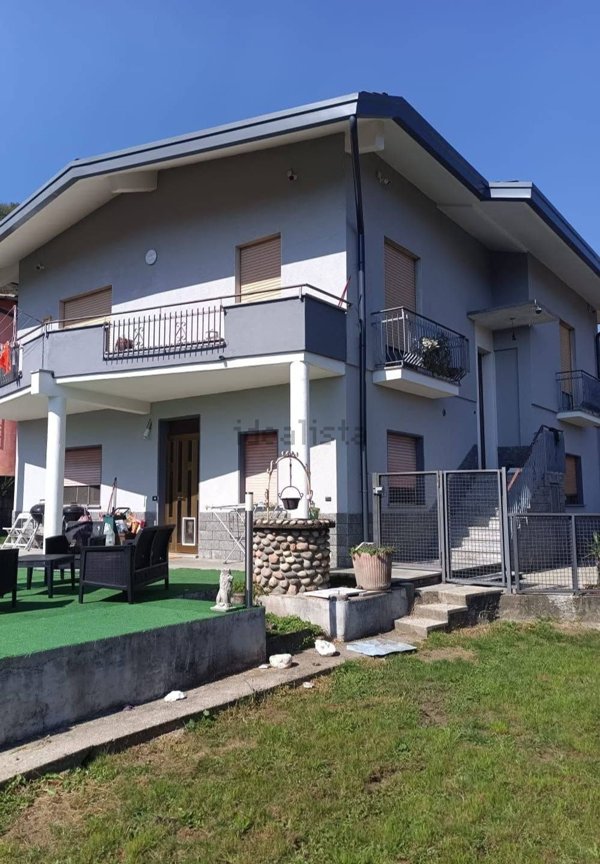 casa indipendente in vendita a Bisuschio in zona Piamo