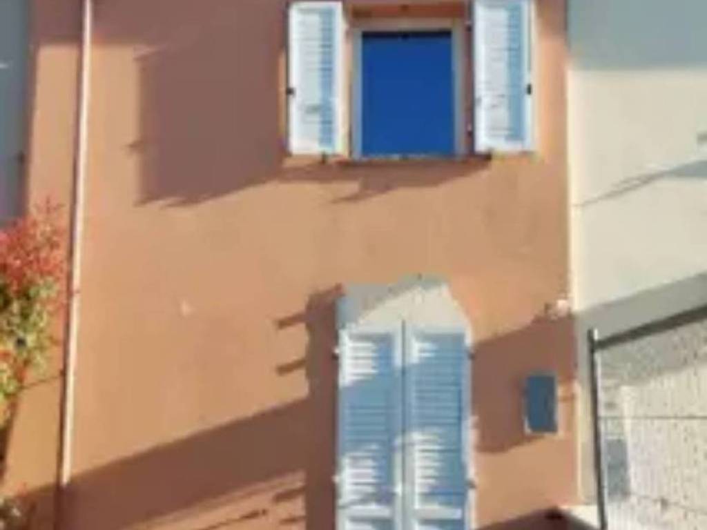 casa indipendente in vendita a Bisuschio in zona Piamo