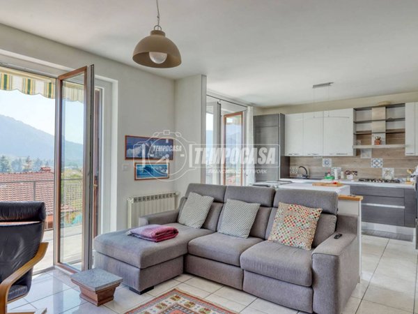 casa indipendente in vendita a Bisuschio in zona Piamo