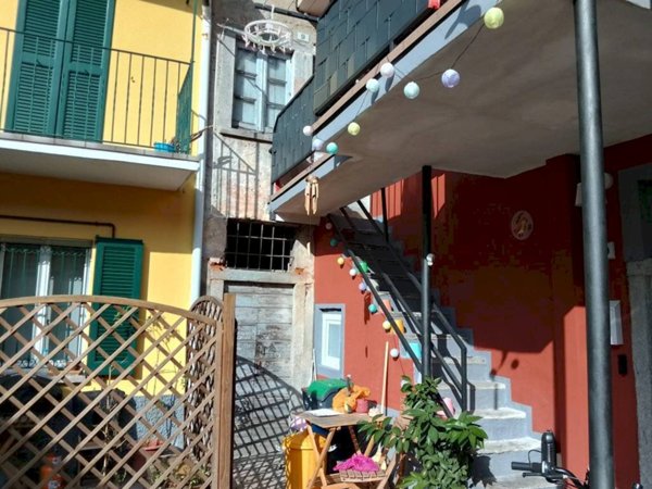 intera palazzina in vendita a Bodio Lomnago