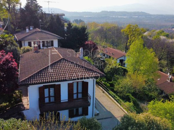 casa indipendente in vendita a Bodio Lomnago