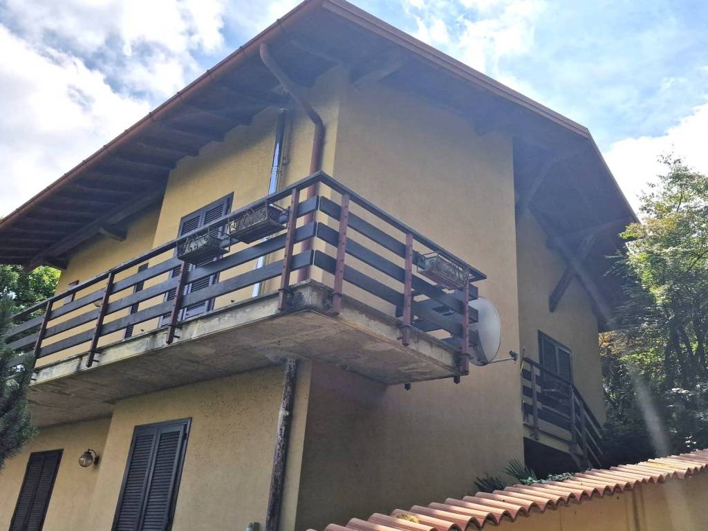 casa indipendente in vendita a Bodio Lomnago