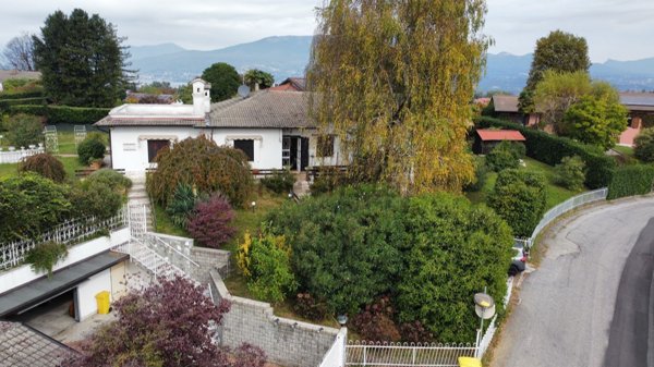 esavano in vendita a Bodio Lomnago
