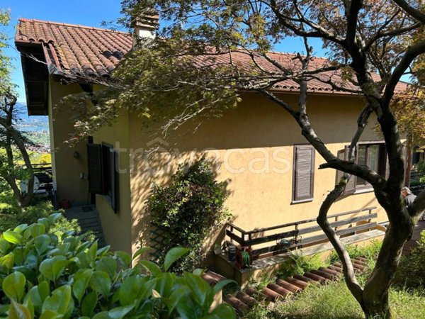 casa indipendente in vendita a Bodio Lomnago
