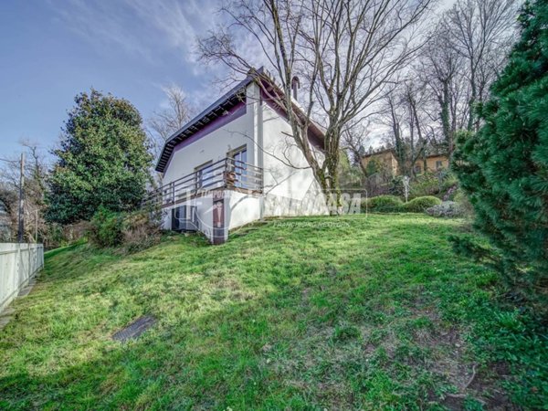 casa indipendente in vendita a Bodio Lomnago