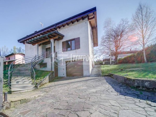 casa indipendente in vendita a Bodio Lomnago