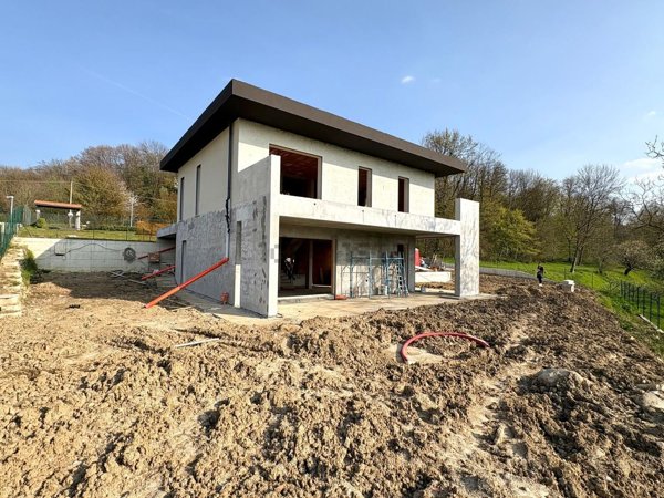casa indipendente in vendita a Bodio Lomnago