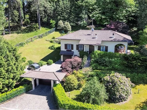 casa indipendente in vendita a Bodio Lomnago