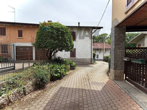 casa indipendente in vendita a Bodio Lomnago