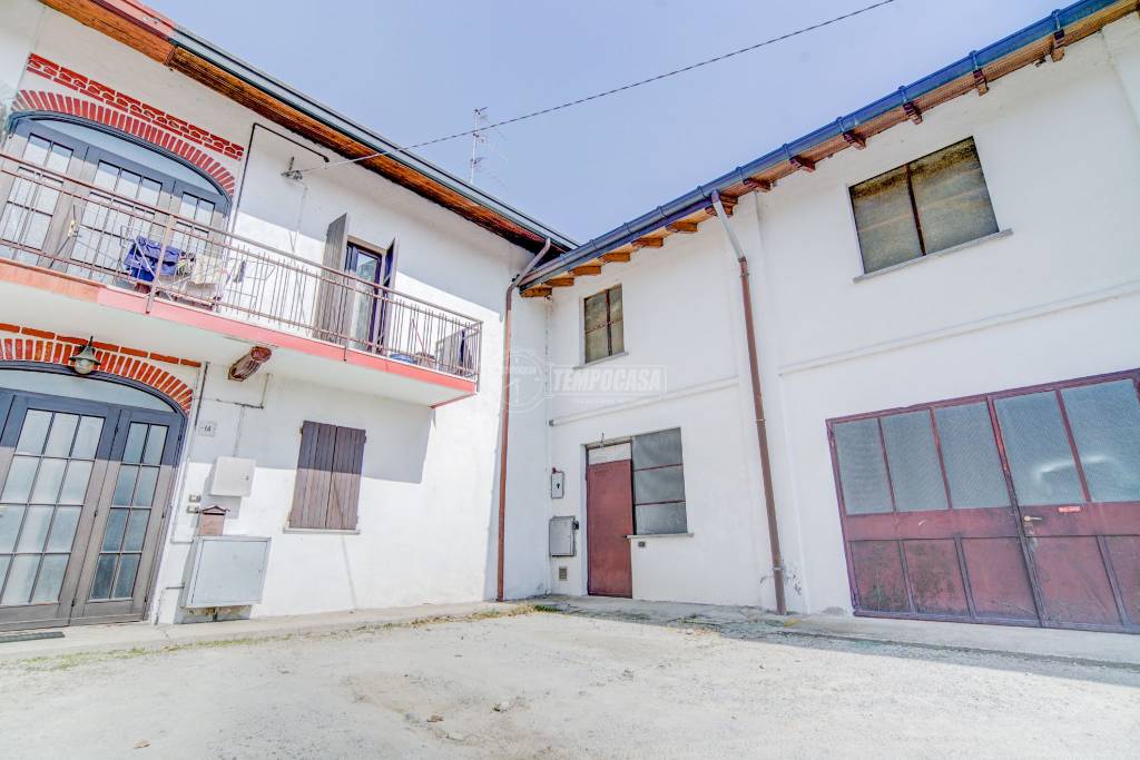 casa indipendente in vendita a Brebbia
