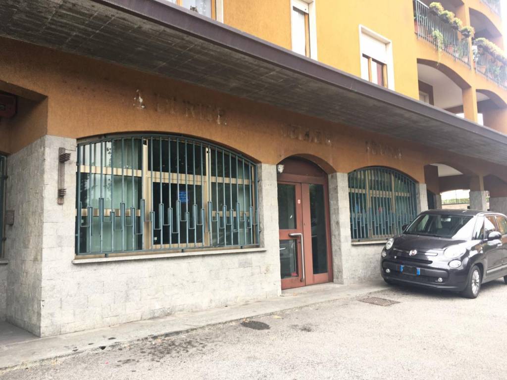 negozio in vendita a Brebbia