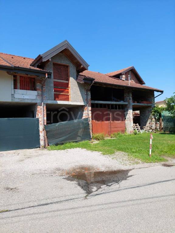 casa indipendente in vendita a Brebbia