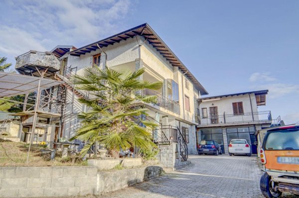 casa indipendente in vendita a Brebbia