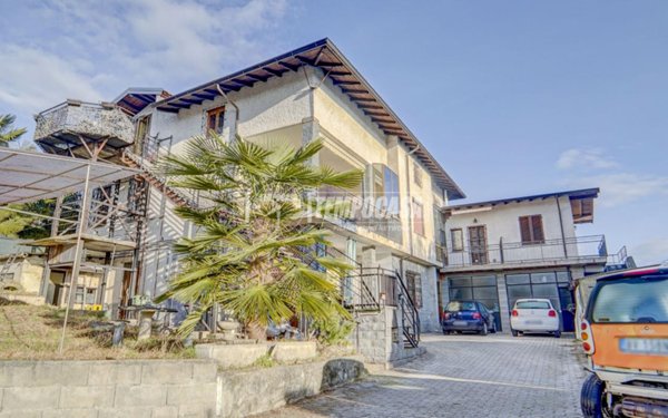 casa indipendente in vendita a Brebbia