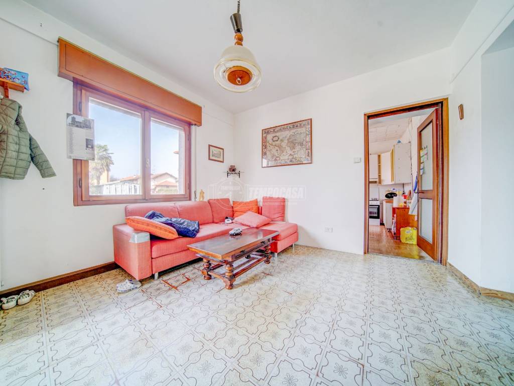 casa indipendente in vendita a Brebbia