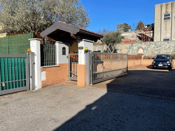 casa indipendente in vendita a Brebbia
