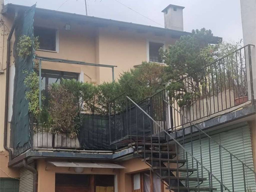 appartamento in vendita a Brebbia