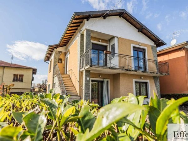 casa indipendente in vendita a Brebbia