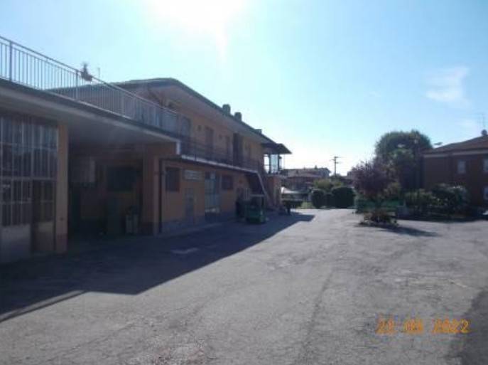 locale commerciale in vendita a Brebbia