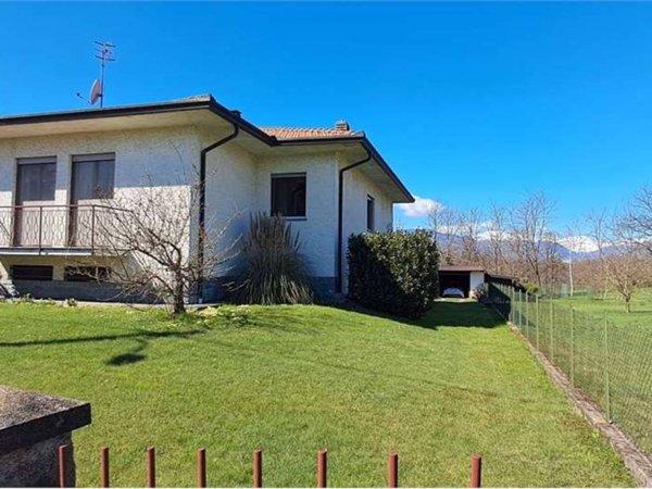 casa indipendente in vendita a Brebbia