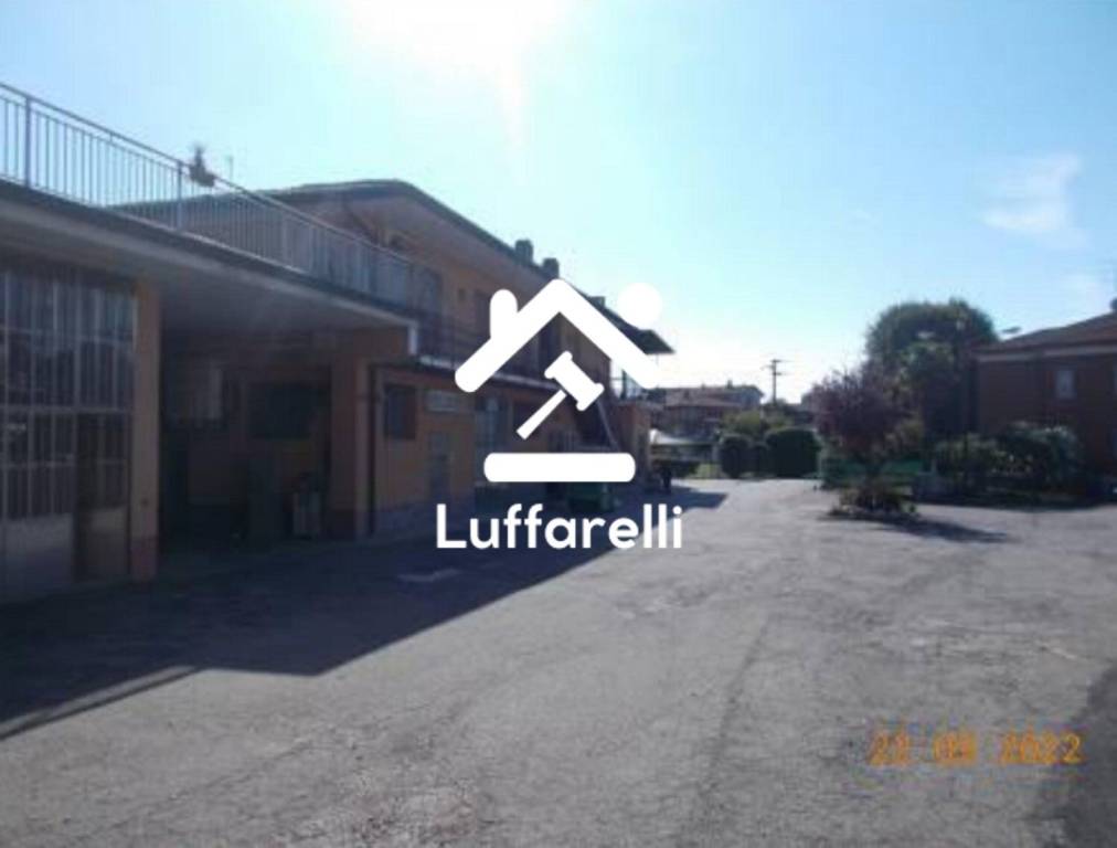 locale commerciale in vendita a Brebbia