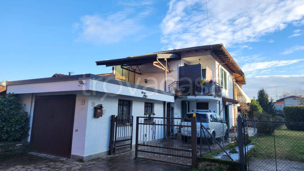 casa indipendente in vendita a Brebbia