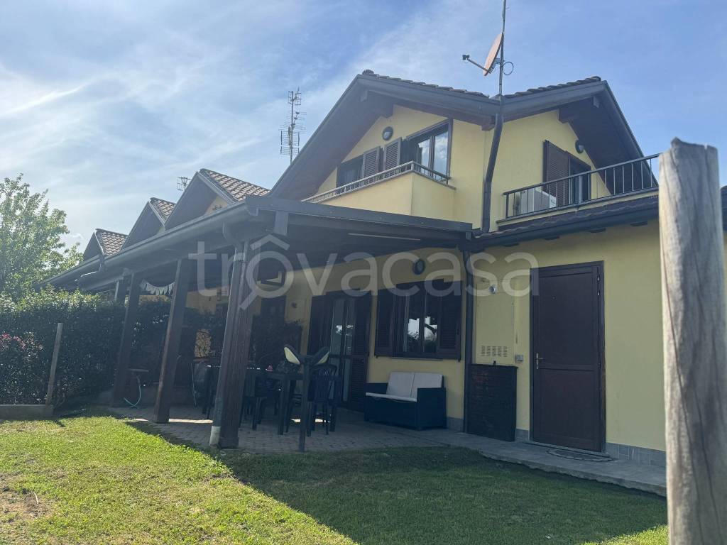 casa indipendente in vendita a Brebbia