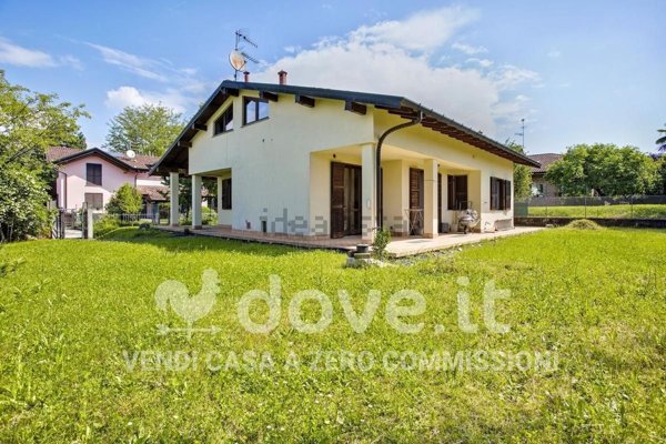 casa indipendente in vendita a Brebbia