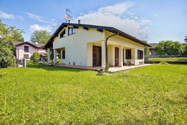 casa indipendente in vendita a Brebbia