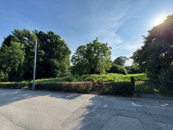 terreno edificabile in vendita a Brebbia