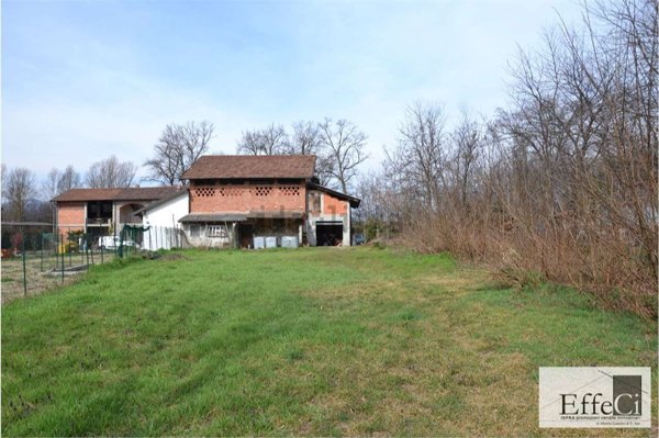 casale in vendita a Brebbia