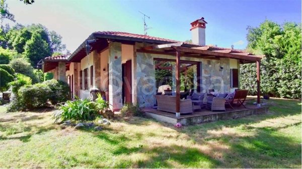 casa indipendente in vendita a Brebbia