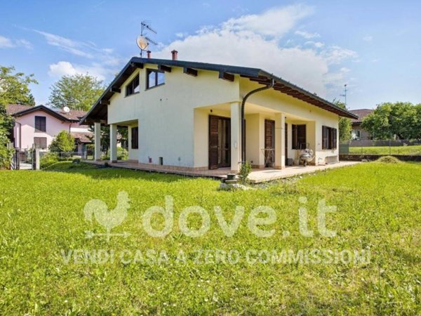 casa indipendente in vendita a Brebbia