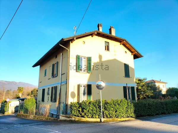 casa indipendente in vendita a Brebbia