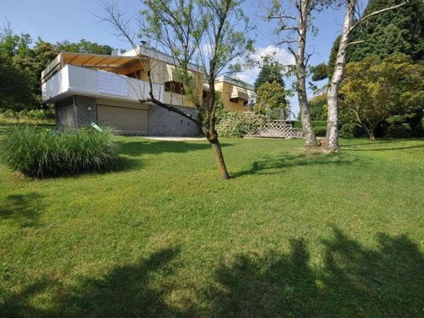 casa indipendente in vendita a Brebbia