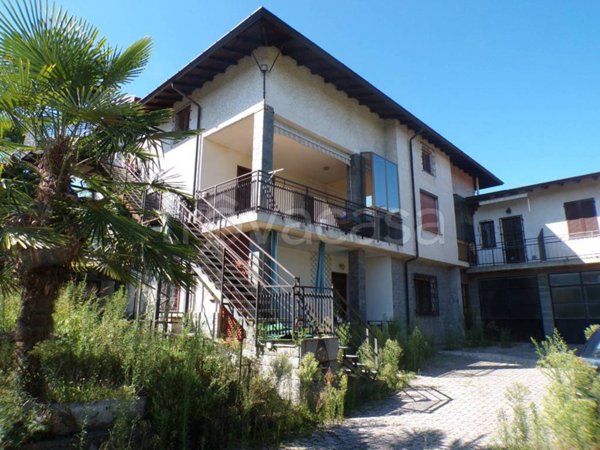 casa indipendente in vendita a Brebbia