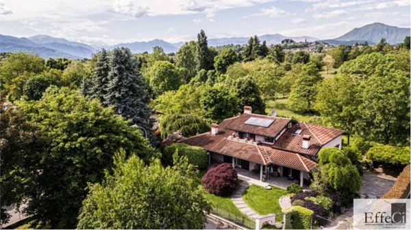 casa indipendente in vendita a Brebbia